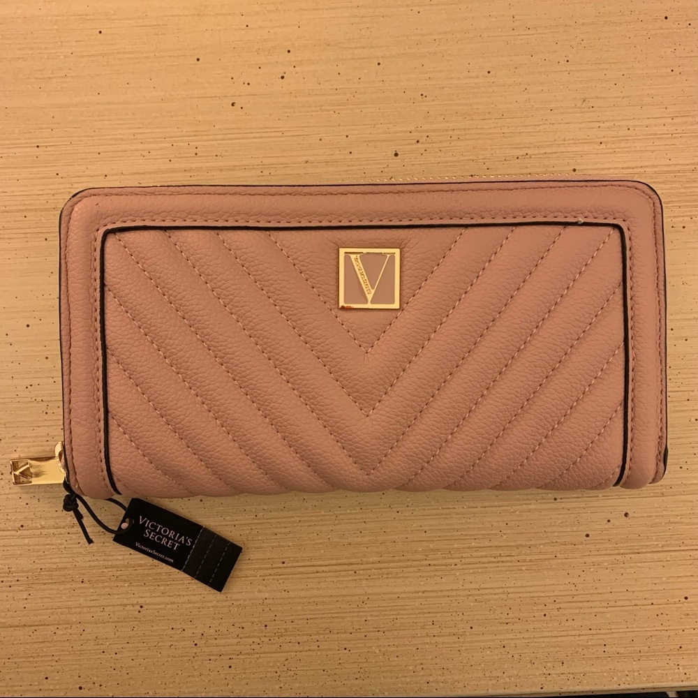 SOLD | Victoria’s Secret Zip Wallet | New with Tags